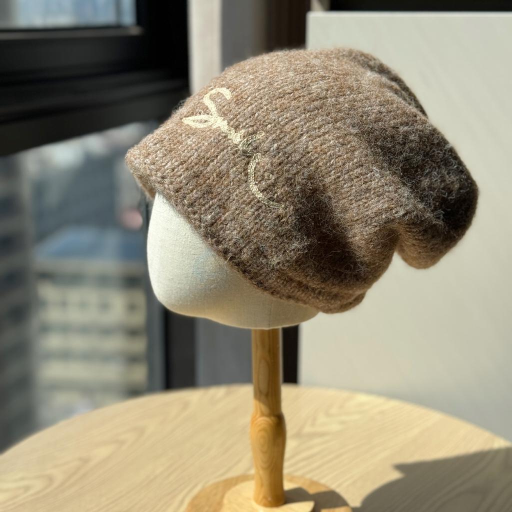Knitted Hat for Women in Autumn and Winter All Match Large Head Circumference Black Rolled Edge Pile Hat Face Shaping Small Baotou Cold Hat