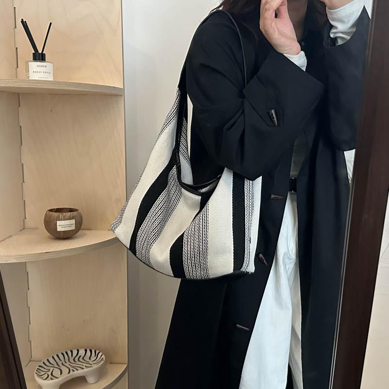 Chic Vintage One Shoulder Tote Bag In Black Perfect For Everyday Fashion Needs