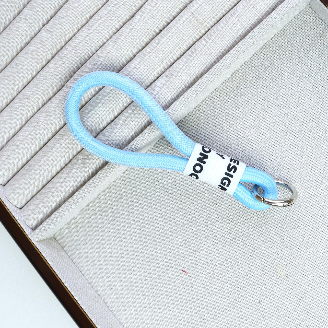 

Двухцветный сетчатый шнур для мобильного телефона, брелок для ключей, персонализированный цветной шнурок для руки, плетеный вручную ремешок на запястье, препятствующий потере, цепочка для мобильного телефона blue