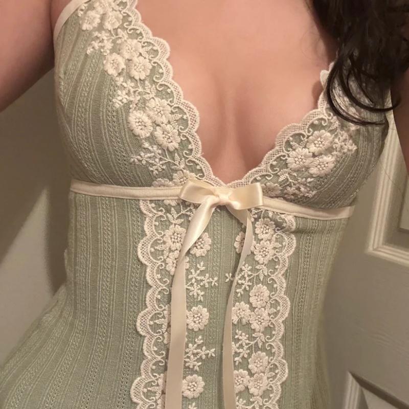 

Xingqing Fairy Coquette Майка y2k Женская Кружевная Цветочная V-образный вырез Бретельки-спагетти Без рукавов Жилет с бантом Эстетическая одежда 2000-х S зелёный