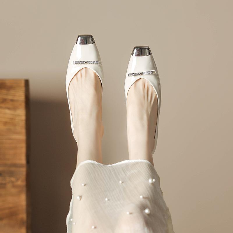 

H986-2 Ранняя весна Новинка 2025 Первый запуск Квадратный носок Высокий каблук Толстый каблук Железный носок Женская обувь Легкая роскошь Мода Одинарные туфли Женские 40