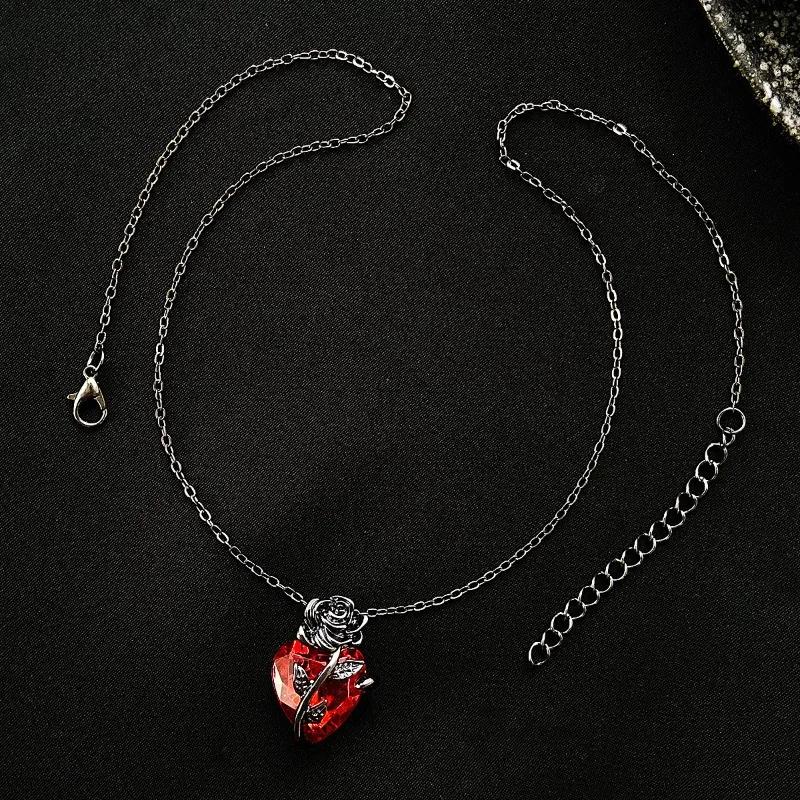 Love Rose Pendant Necklaces Gothic Dark Wrapped Flower Heart Shaped Female Clavicle Chain Valentine's Day Jewelry
