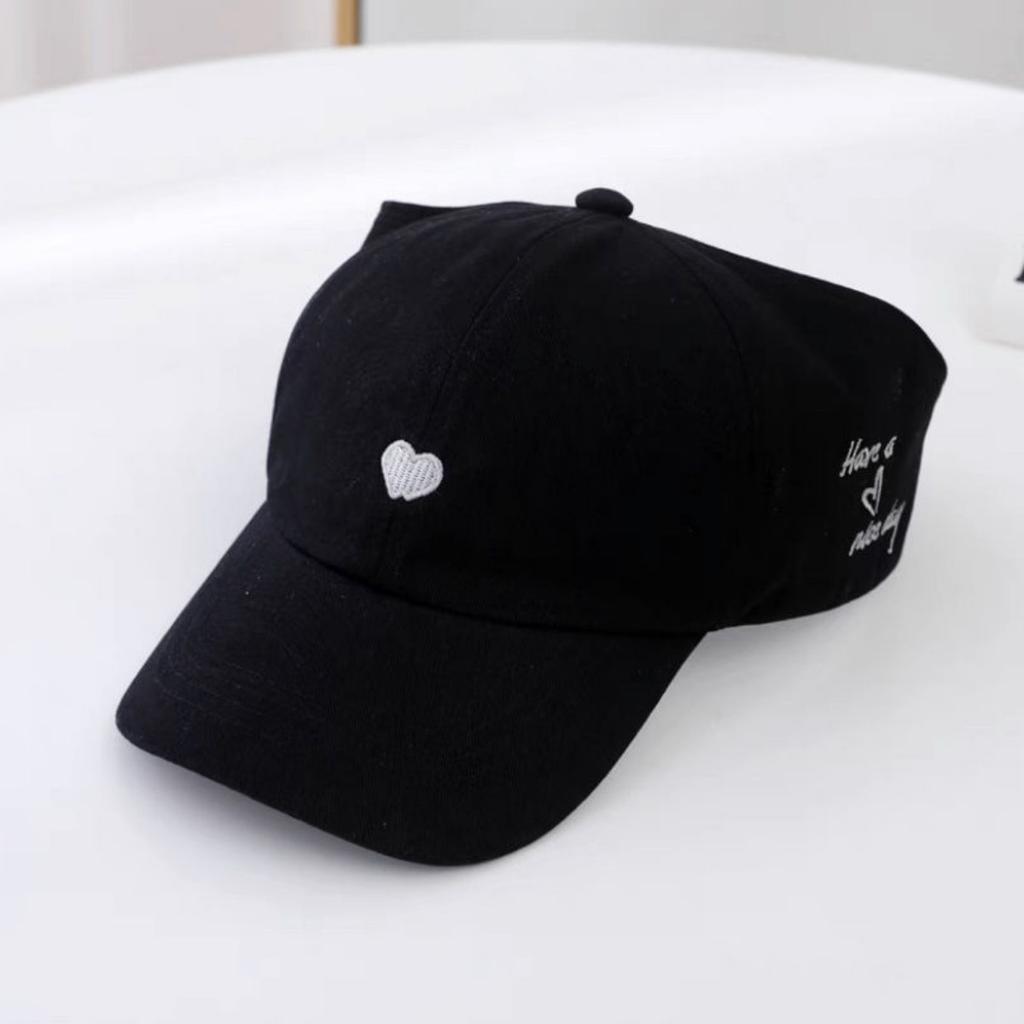 Youngsters Breathable Open-Top Baseball Cap with Heart & Letter Design, Sun Protection Visor, Polyester, Machine Washable, Casual Headwear
