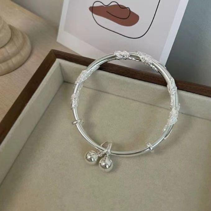 Glocken, zwei Blumenarmbänder, Frauen schenken Mutter Geschenke, neues Temperament, Nischen-Designgefühl