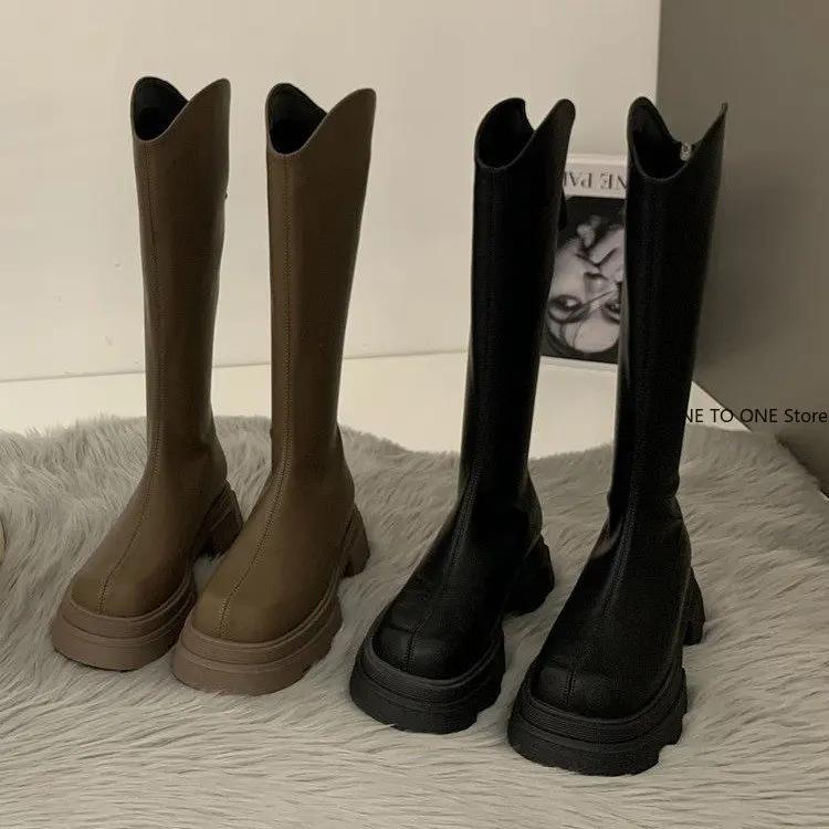 Mode 2025 Damen Stiefel mit hohem Absatz und langem Schaft Herbst/Winter Neuer Stil Dicke Sohle Grober Schaft V-Ausschnitt Reiterstiefel Schlankmachend Braun