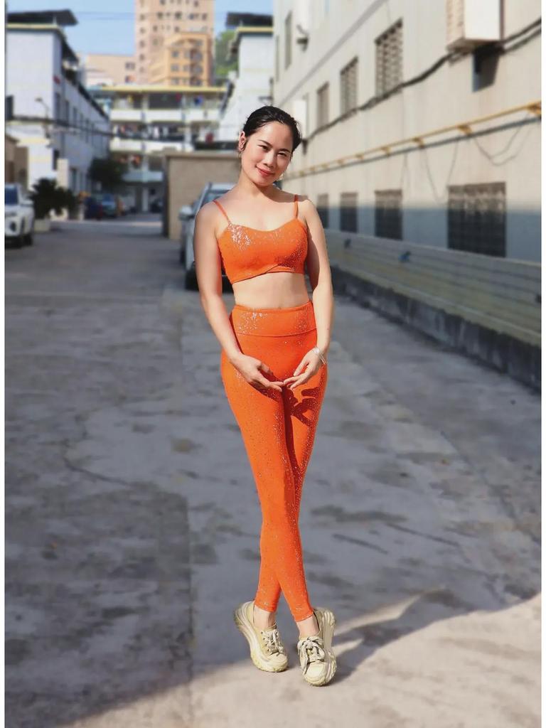 2024 Schimmernder Damen-Doppelseitiger Yoga-Anzug: Hohelastisch, Nude, Outdoor-Sport-Fitnessbekleidung
