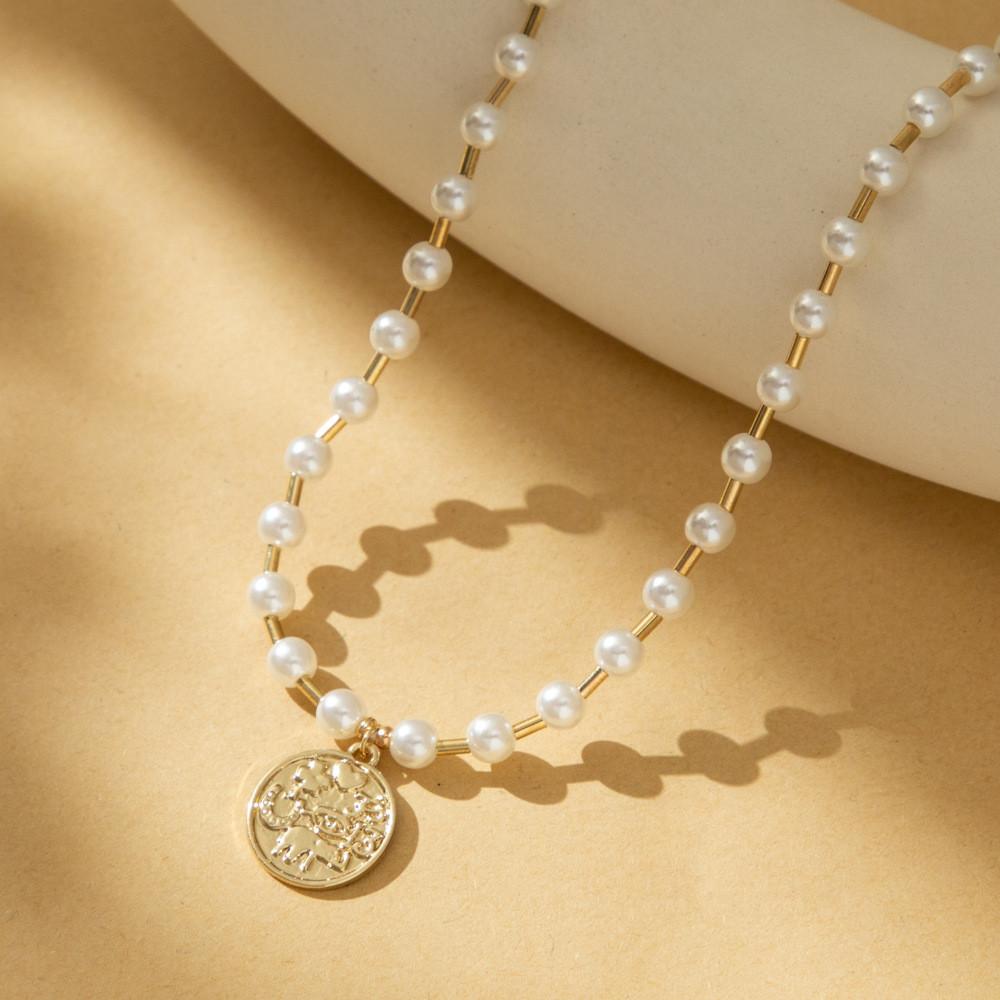 Elegant Modern And Geometric Alloy Pendant Necklace For Women With Gold Finish Electroplated