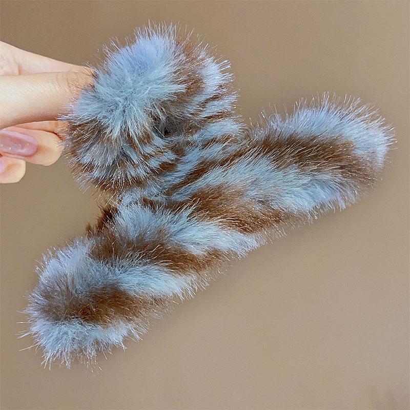 

2025 Women s Plush Large Shark Hair Clip for Autumn/Winter