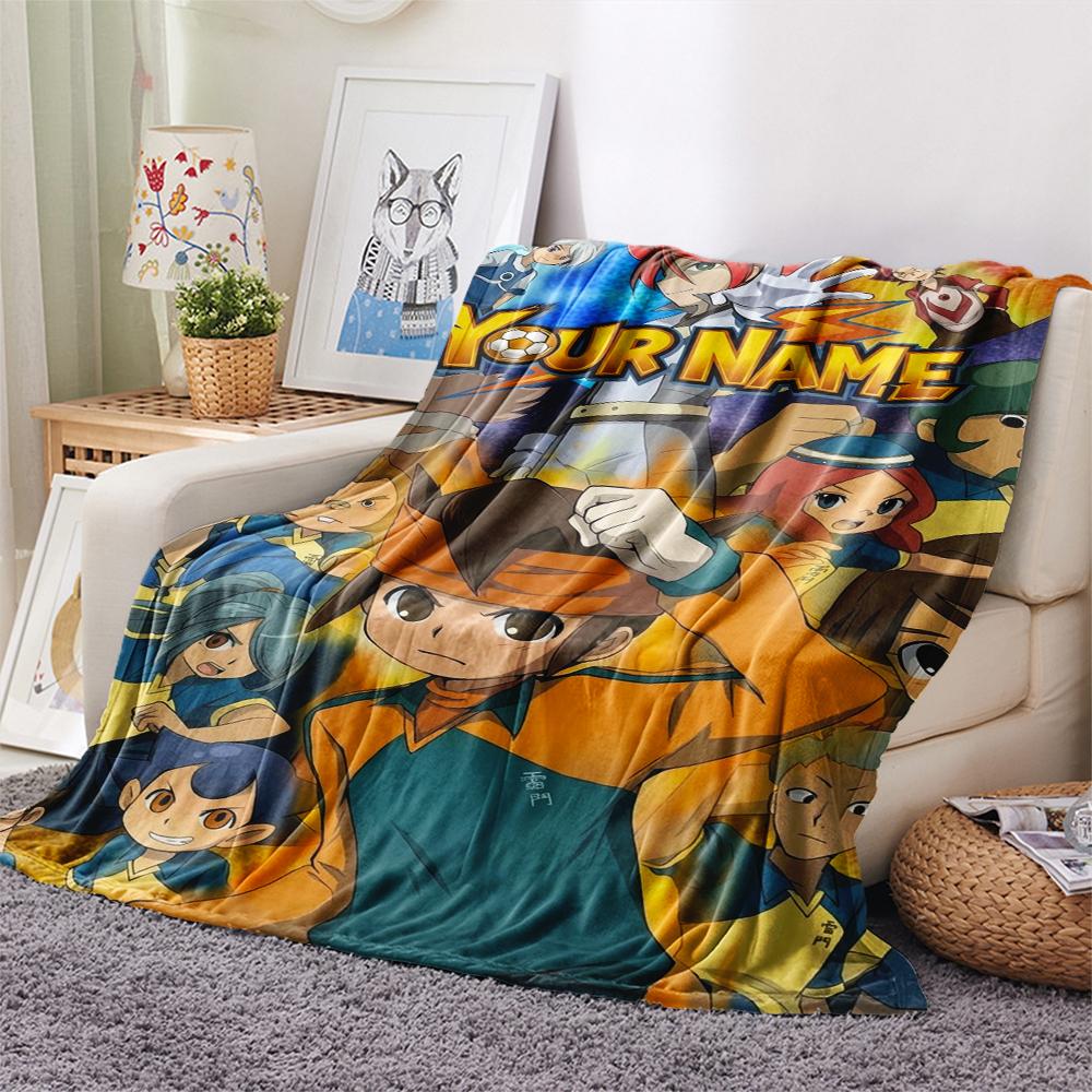 1 szt. Flanelowy koc z wzorem Inazuma Eleven i własnym imieniem, odpowiedni na wszystkie pory roku, do wystroju domu, zapewniający ciepło i komfort, prezenty, prezent świąteczny