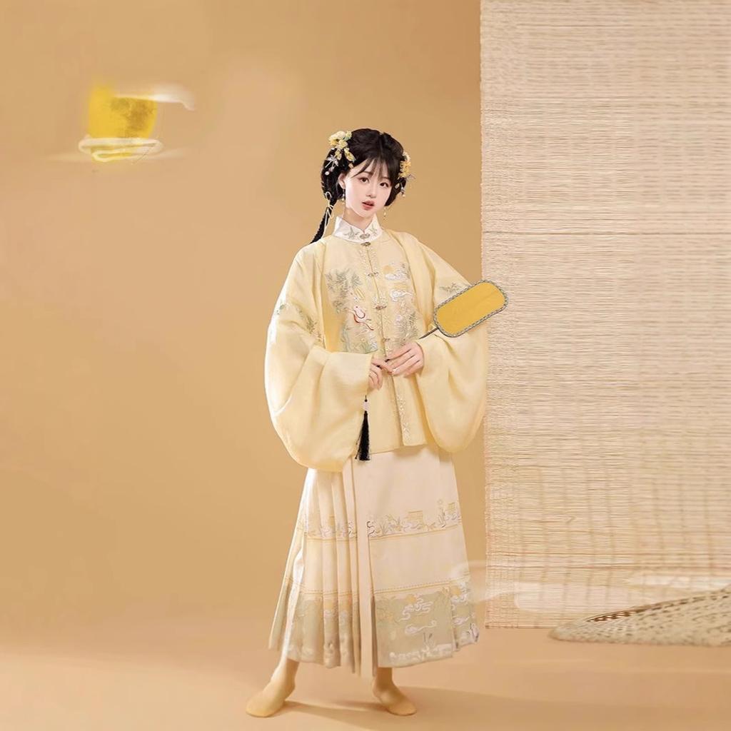 Women's Ming Dynasty Hanfu Set, "Osmanthus Rabbit" Embroidery Jacket with Pipa Sleeves & Mamian Skirt
