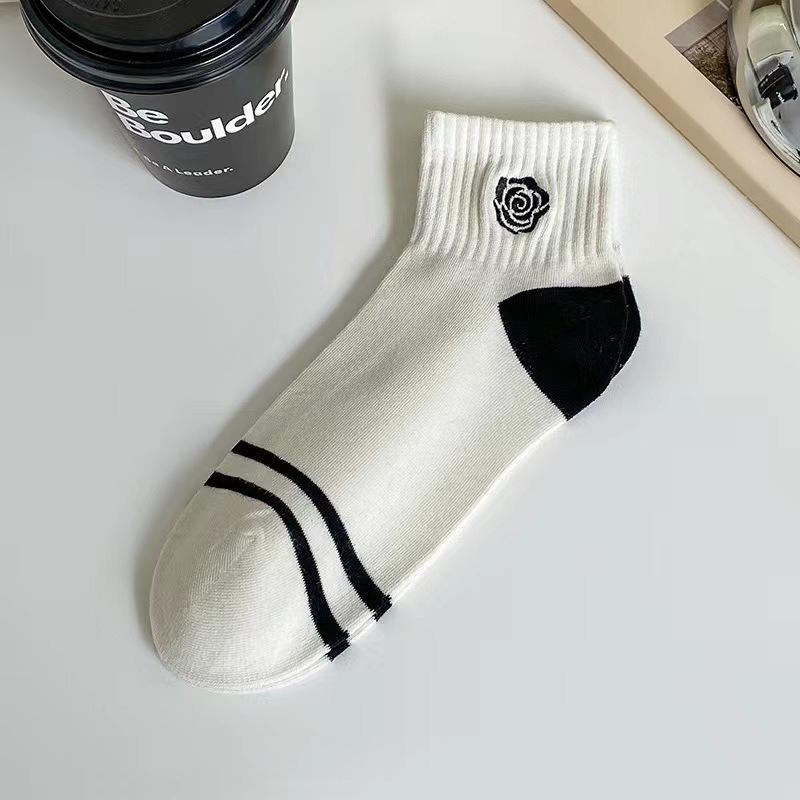 Women's Summer Thin College Sports Breathable Sweat Absorbing Short Tube Cotton Socks