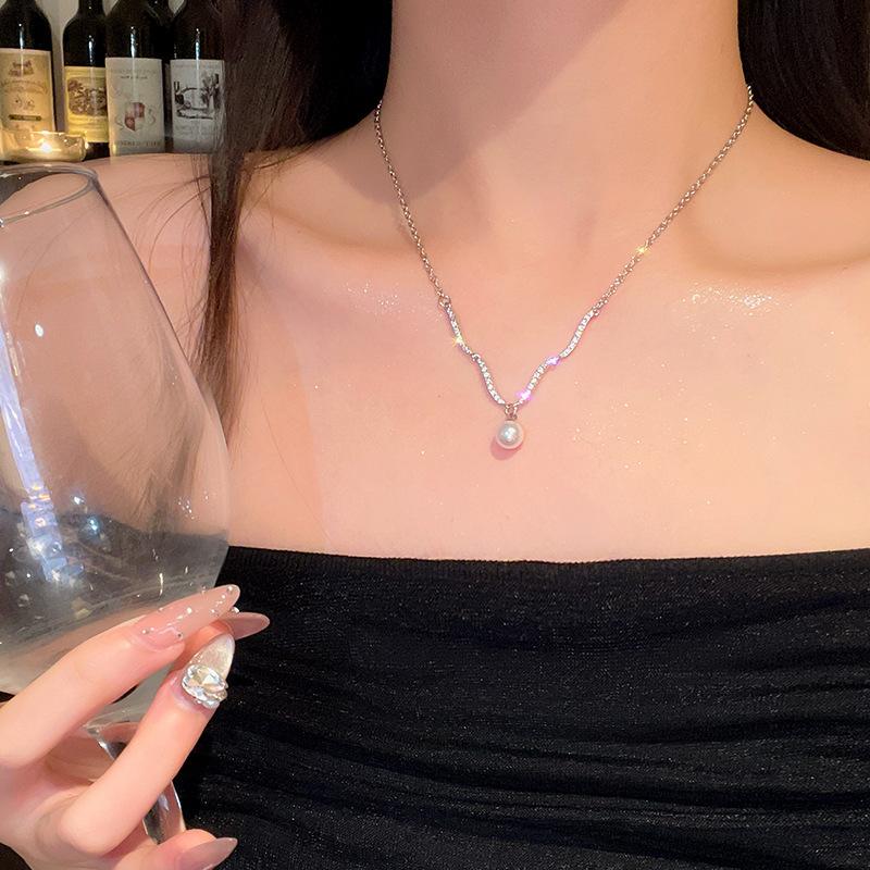 Micro-set zircon wave pearl necklace femininity explosion collarbone chain 2025 accessories