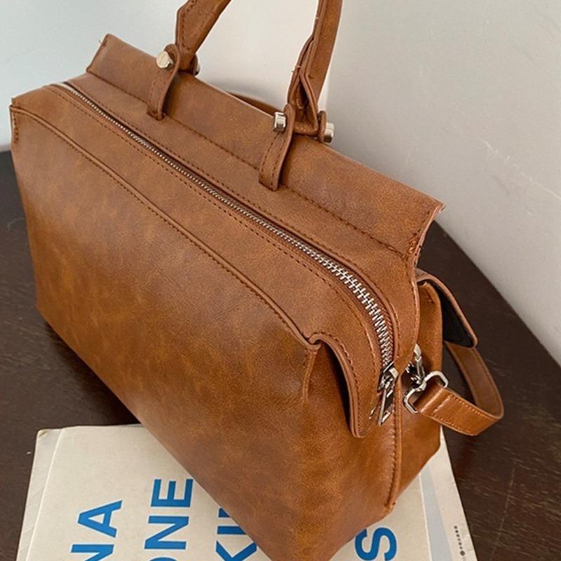 Summer Women's Messenger Bag  Large Capacity Shoulder Bag Fashiable Design Handbag Vintage Postman Bag Commuting Bag