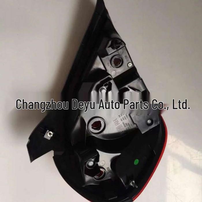 Nissan Sunny 2004 Rear Tail Light White Lens L:26555-8N725/R:26550-8N725