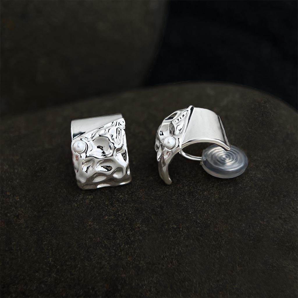 Gold Plated C-shaped Geometric Stud Earrings - Light Luxury Design for Women