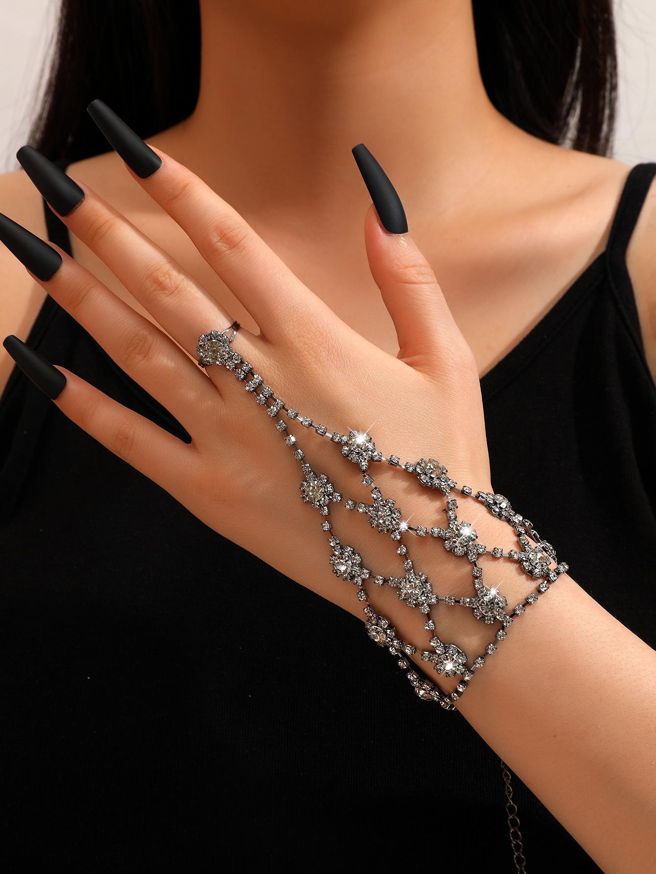 

Браслет, браслет на щиколотку и кольцо с бриллиантами «Подсолнух» — модные и стильные аксессуары