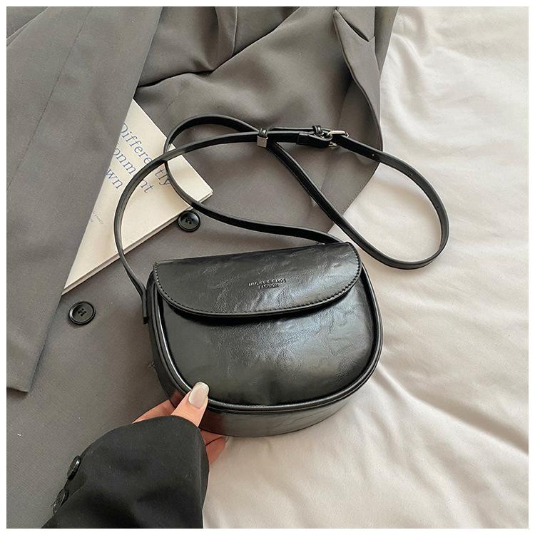 

2025 summer new summer simple fashion trend soft leather women s high value casual and fashionable shoulder messenger bag