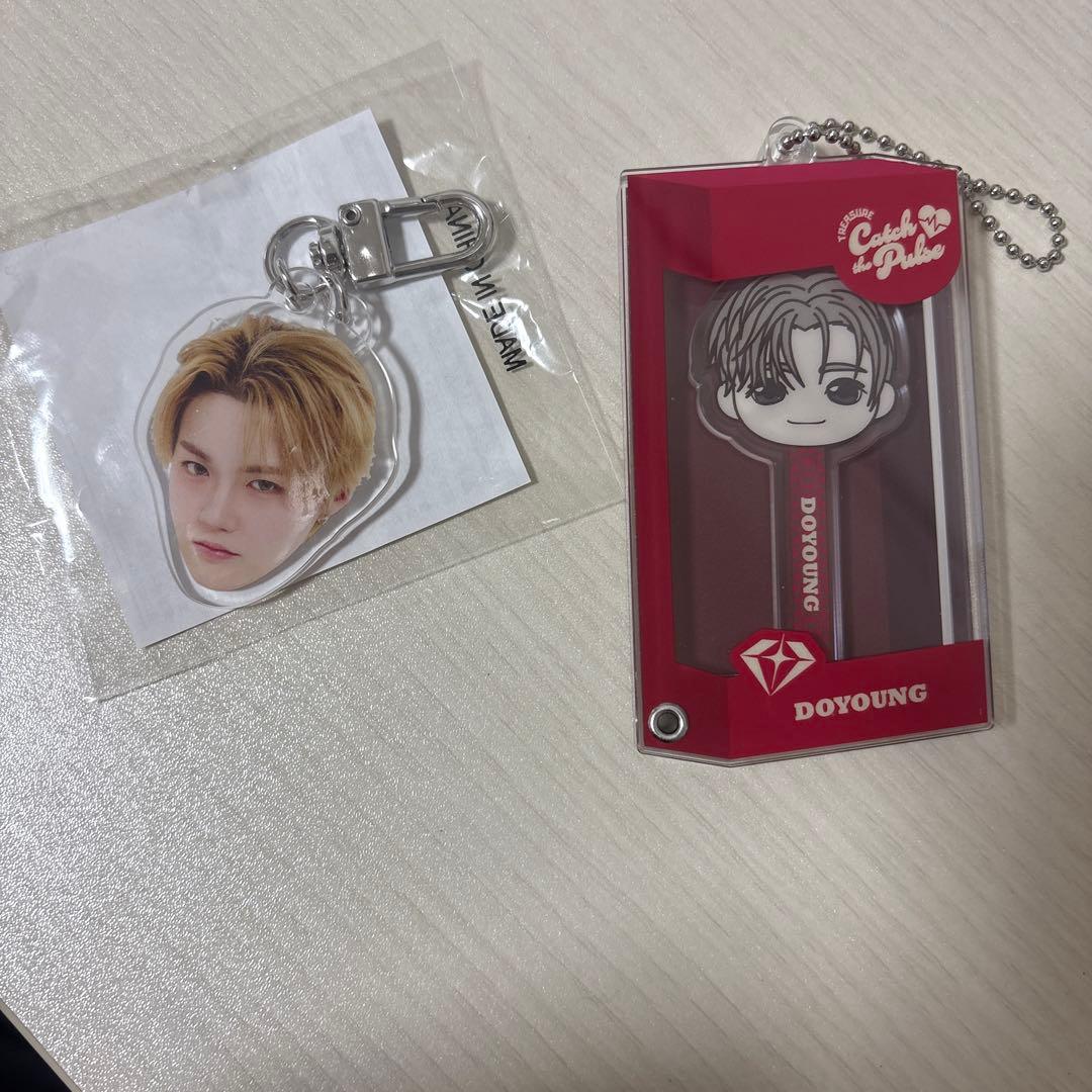 

[USED] TREASURE Doyoung Face Acrylic Keychain Package Style Keychain