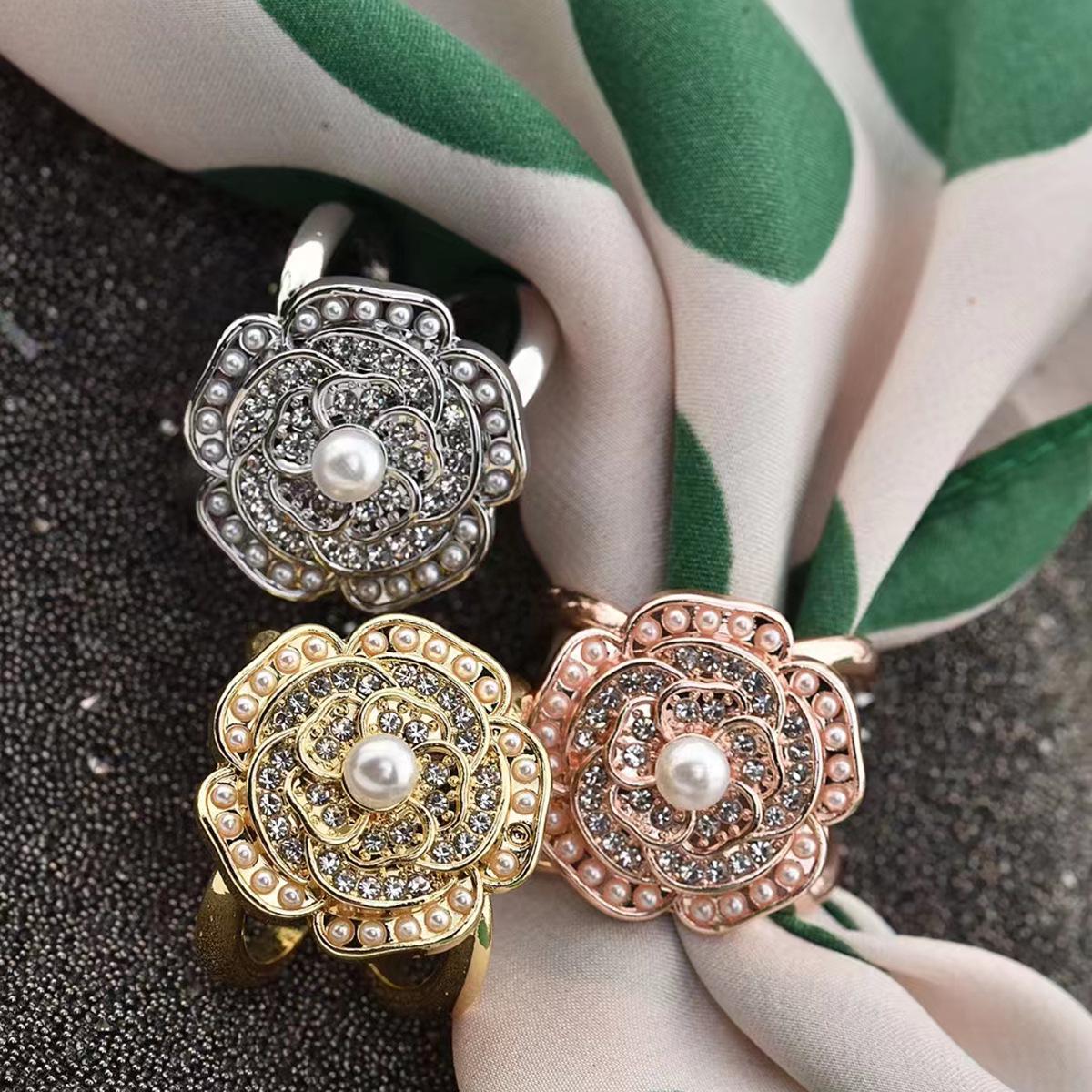 

Элегантная шелковая пряжка для шарфа с жемчужной застежкой - Многофункциональный аксессуар 2022 года для шарфов и шалей серебряный