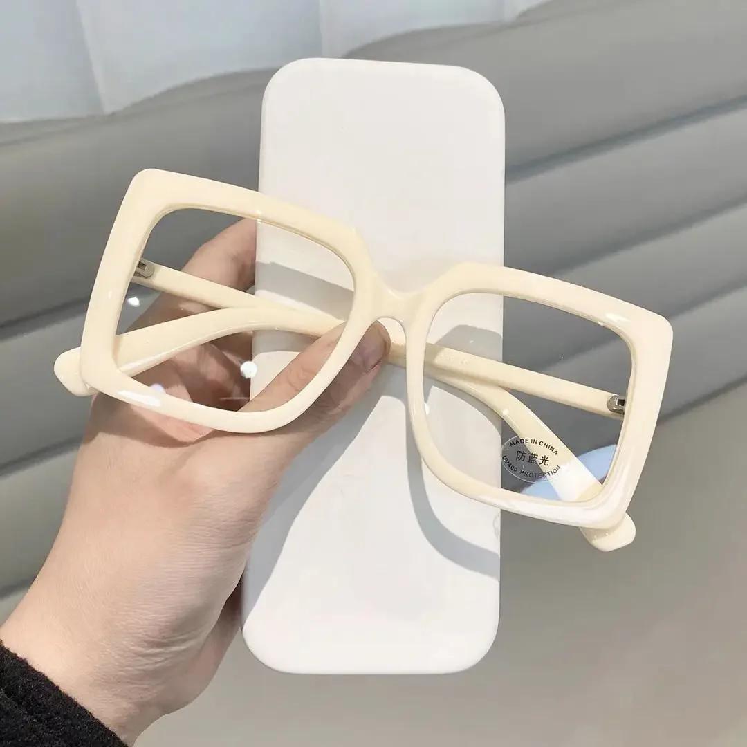

Vintage Square Frame Clear Lens Eyeglasses Fashion Women s Luxury Plain Eyewear Ultra Light Anti-Blue Light Optical Eyeglasses As picture shown