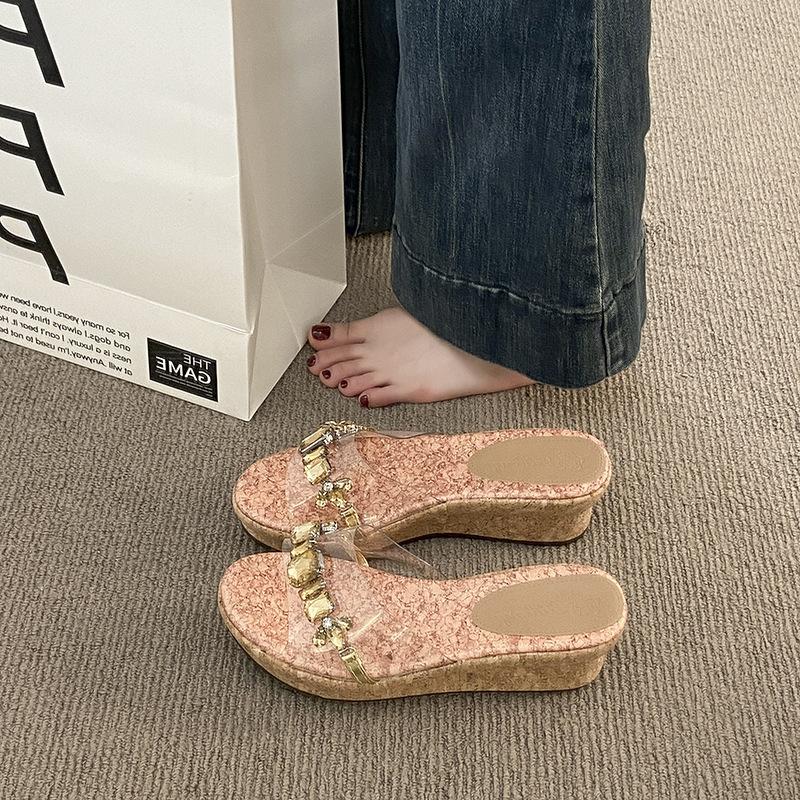 Beautiful version of one-word transparent slope heel cool slippers women's 2025 new summer platform slippers wearing beach shoes