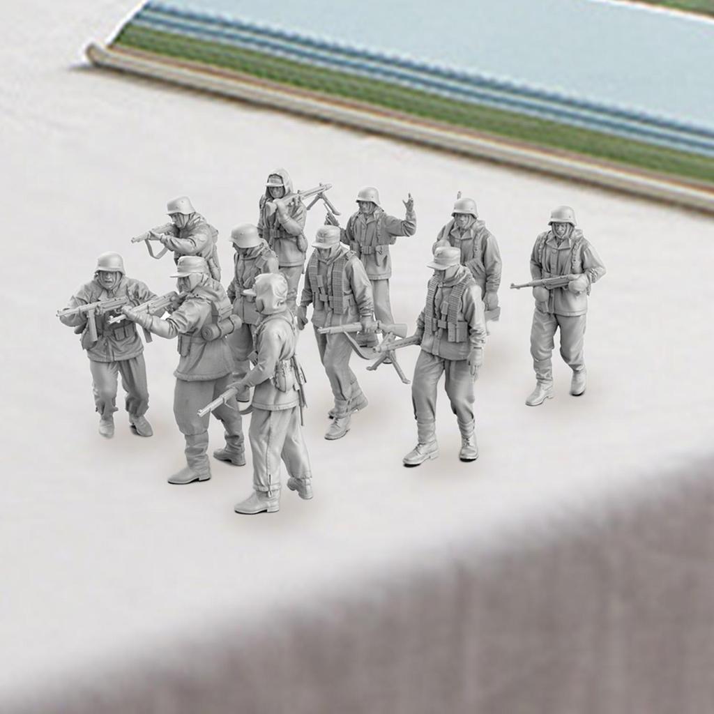 11 German Figures at 1:72 Scale As A Gift for