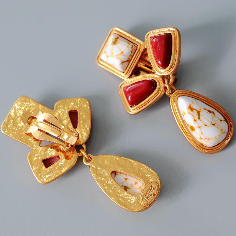 

Medieval vintag replica plated real gold natural gemstone necklace earrings.