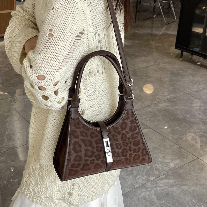 Niche Portable Small Bag Women's New Fashion Retro Leopard Print Shoulder Bag Casual Commuter Messenger Bag