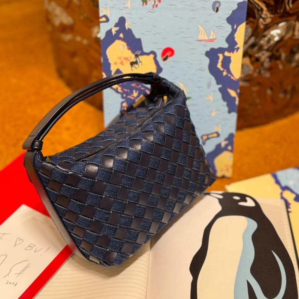 Spring and Summer New High-end Leather Woven Denim Lunch Box Bag Underarm Handbag