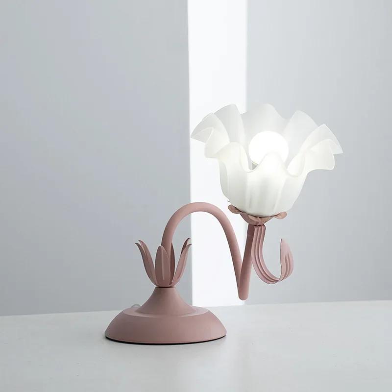DurableBedside Night Light Explosion Pastoral Flower Romantic Bedroom Princess Room Desk Decoration Atmosphere 5W Three-color Li