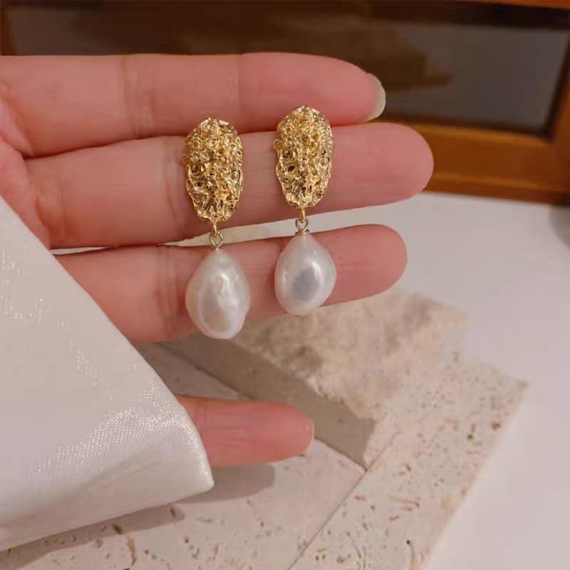

Natural irregular special-shaped pearl stud earrings metal European and American simple style niche retro daily versatile silver needle draw Silver needle