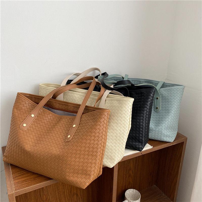 Large Capacity Woven Women's Bag Summer Versatile Shoulder Bag Unique Design Handheld Tote Bag