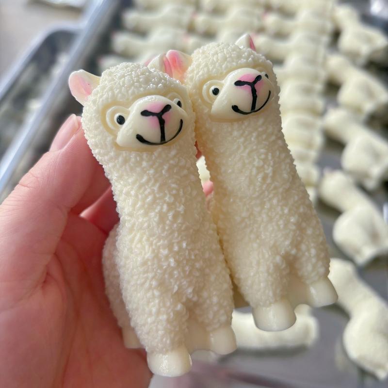 White Alpaca Tpr Squeeze Toy Elastic Stress Relief Cute Desktop Decor Ideal Classroom Prize Or Gift For Holidays