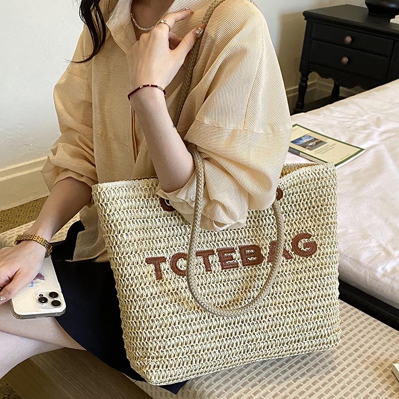 2026 Retro Fashion Large Capacity Woven Shoulder Tote for Summer Beach