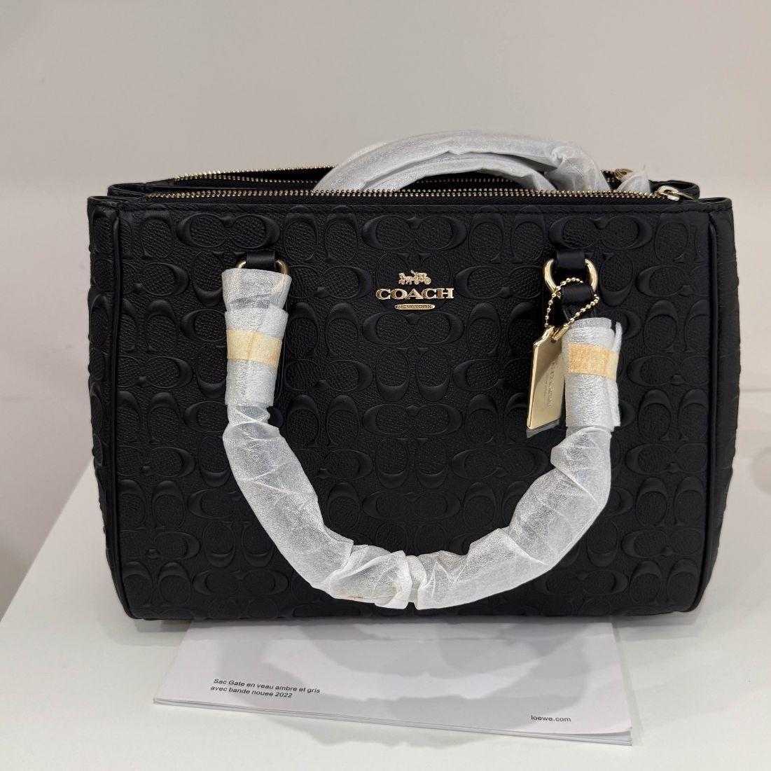 [Pre-Owned] Black Leather Monogram Horse And Carriage Crossbody Bag - Excellent #8VK8CN ONE SIZE