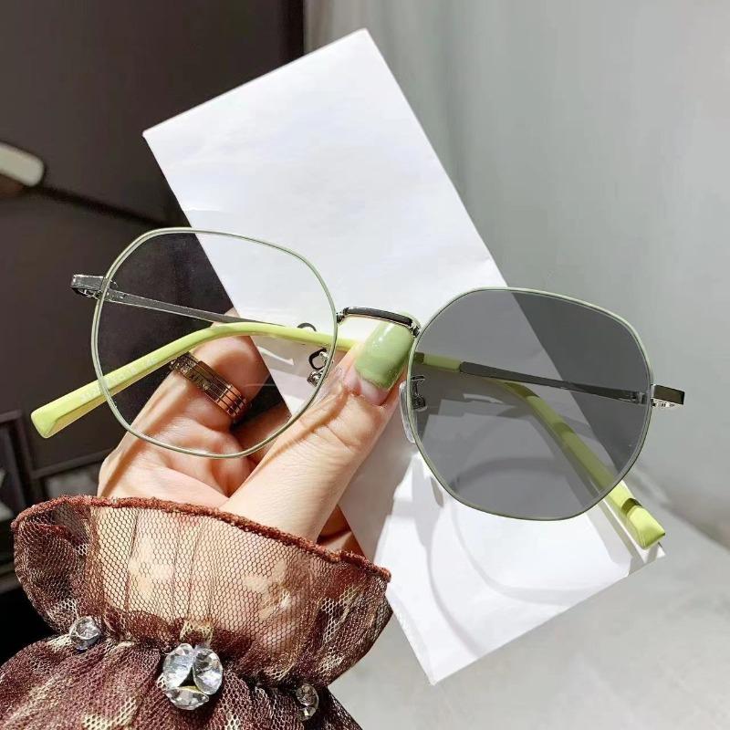 Photochromic Myopia Glasses Neutral Anti Blue Myopia Glasses 0 To -4.0 Minimalist Style Myopia Glasses Finished Product
