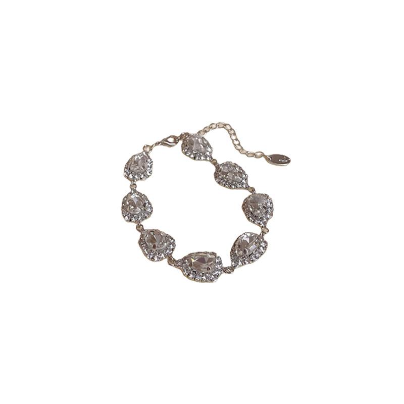 European and American Simple Diamond-encrusted Water Drop Geometric Necklace Niche Fashion Court Style Collarbone Chain Retro Versatile Jewelry