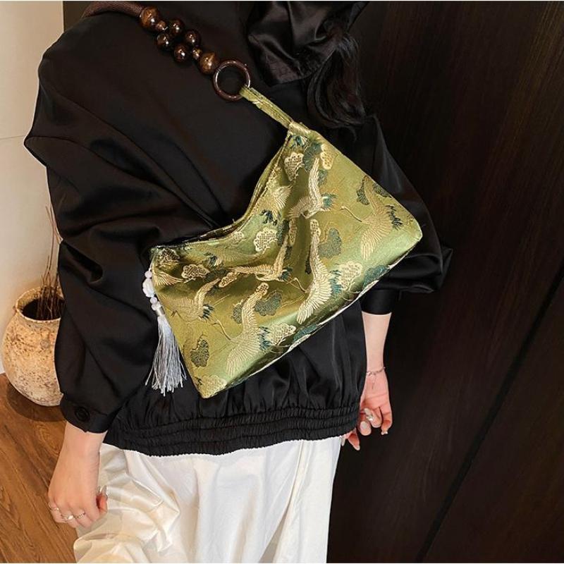 Fashion Chinese Retro Style Embroidered National Style Shoulder Bags Tassel Decoration New Women'S Handbags
