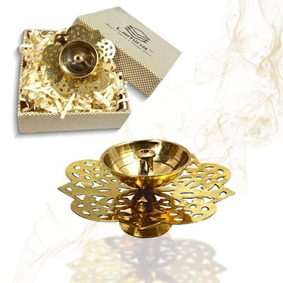 Dekorative Messing-Diya für Puja (Set mit 1 kleinem 3-Zoll goldenen runden Stern) Zentrierter Docht Halter Pital Akhand Deep Vilakku für Heimdekoration,