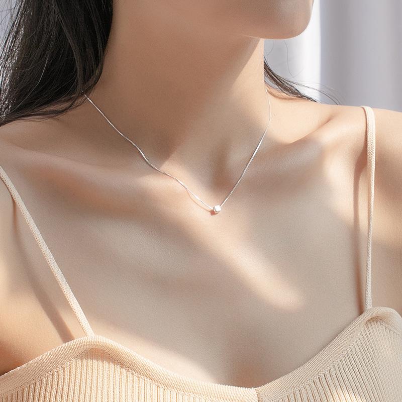 Korean Minimalist Geometric Sugar Cube Clavicle Necklace - Light Luxury Design