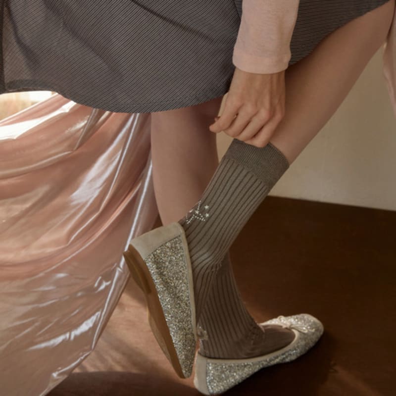 

НОСКИ ПРИВЛЕКАТЕЛЬНОСТЬ мерцающие звезды камень нейлон бежевый M