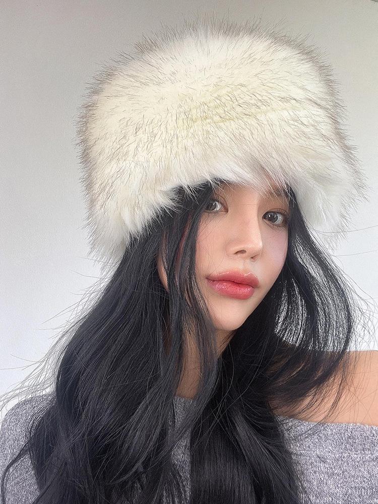 Women's Russian-Style Faux Fur Hat with Warm Ear Protection for Autumn/Winter