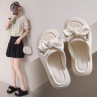 Scheiß-Slipper für Damen-Sommerbekleidung 2025 neu vielseitig und bequem Muffin-Boden Schleife mit Rock coole Slipper für Damen
