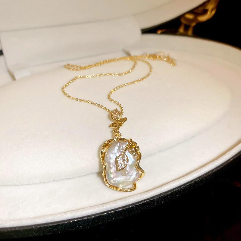 Butterfly Irregular Pearl Necklace Medieval Vintage Temperament Collarbone Chain Versatile High-end Jewelry Women