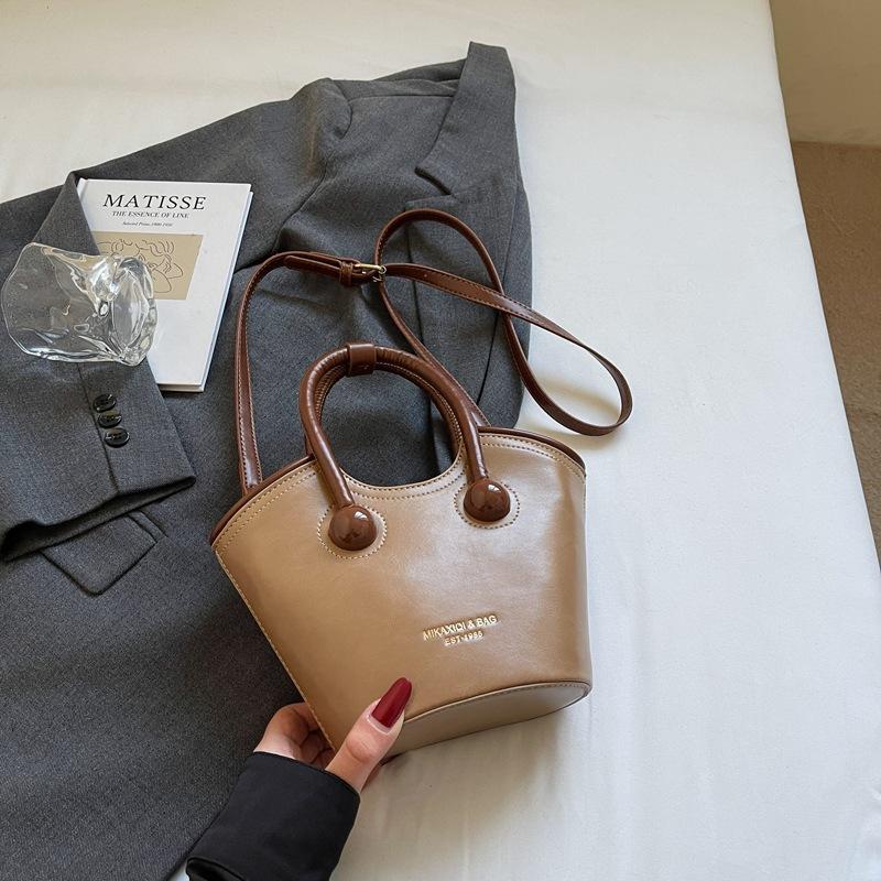 Korean niche bag women's 2025 new spring and summer versatile handbag popular single shoulder messenger bag bucket bag