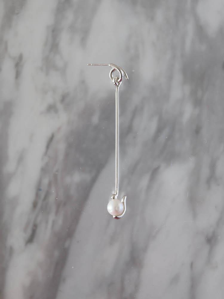 Elyona Anchor Hook Earring