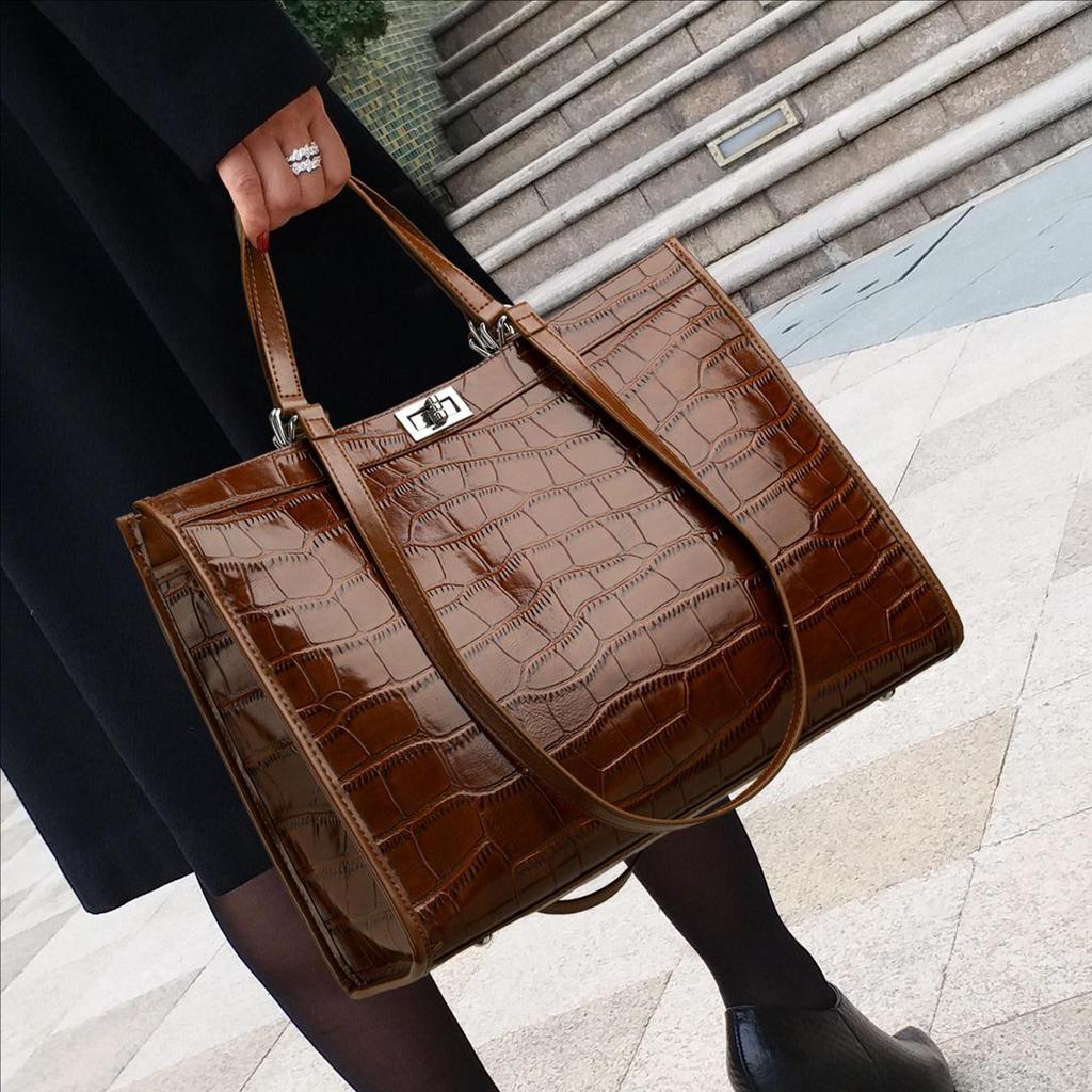 Elegante Borsa a Shopper in Pelle di Mucca Marrone con Texture Coccodrillo – Spaziosa ed Elegante per Viaggio e Lavoro