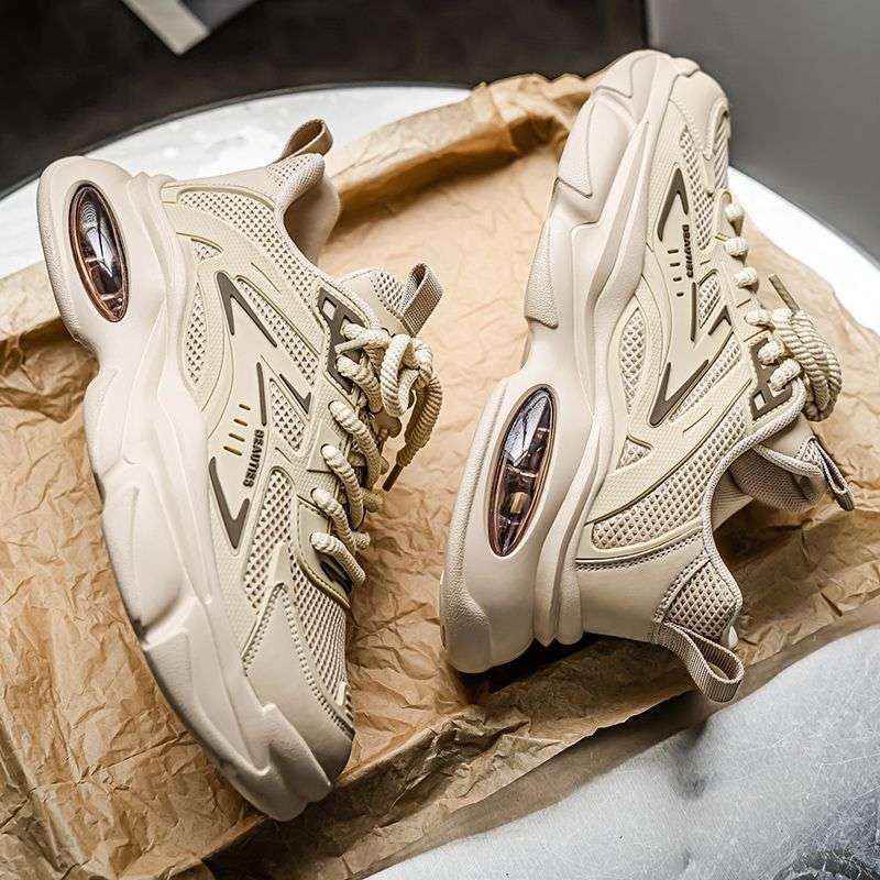 Herrenschuhe 2025 neu Sommer atmungsaktives Mesh Jugend Freizeit Sport Papa Schuhe Student Laufen Erhöhung Board Schuhe