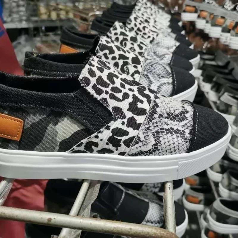 2024 Women's Shoes Pop Women's Shoes Snake Pattern Stitching Trend Flat Canvas Shoes Women