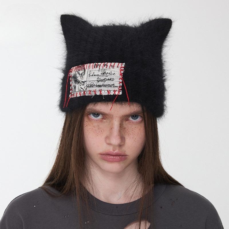 Sweet cat ears, hand-sewn label, solid color knitted hat, autumn and winter fashion versatile warm hat, showing the face, small headhat